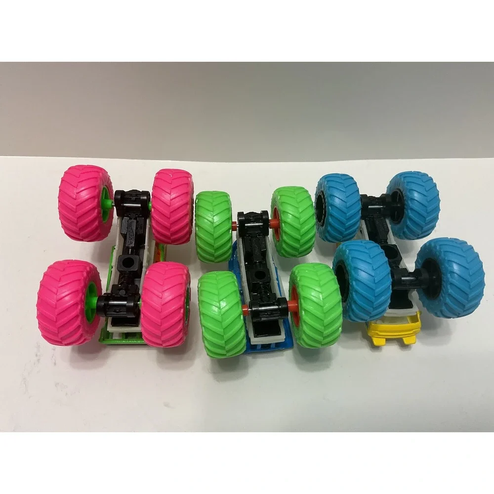 Hot Wheels‎ Monster Trucks Glow in the Dark 3 Pack Green Blue Yellow 1:64 Scale